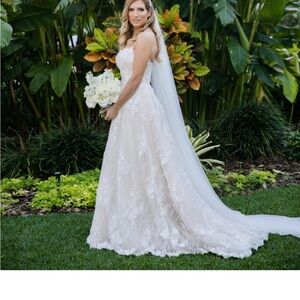 Elegant White Lace Wedding Dress
